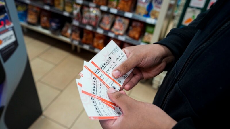 Une jeune canadienne de 18 ans gagne millions de dollars 48 à la loterie