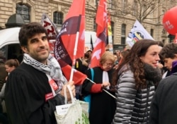 One of the lawyers joining Thursday's demonstration against pension reforms in Paris, Jan. 9, 2020. (Lisa Bryant/VOA)