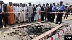 Президент Нігерії Ґудлак Джонатан відвідує місце атаки на католицьку церкву