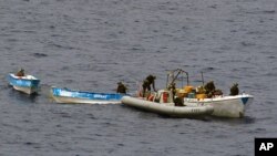 โจรสลัดจี้เรือประมงไทยสามลำ ที่มีลูกเรือไทยทั้งหมด 77 คน