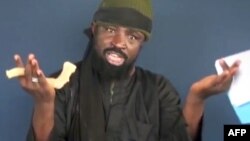 Abubakar Shekau shugaban kungiyar Boko Haram yayinda yake magana a sabon faifan bidiyon da ya fitar.