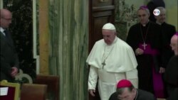 Papa Francisco conmina a abusadores de menores a entregarse