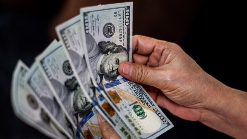 El dólar se hunde, el euro y la libra suben mientras mejora confianza de los inversores en la zona euro