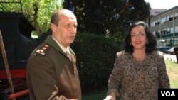 Jefe del Estado Mayor General del Ejército, teniente general Luis Pozzi, y la ministra de Defensa, Nilda Garré.