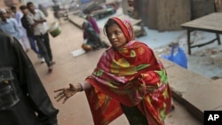 An Indian girl reaches out for a passer-by as she begs for change near the Jama Masjid during the holiday of Eid al-Adha in New Delhi, India, October 27, 2012.
