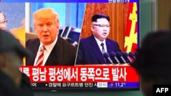 El sorpresivo anuncio sobre una reunión entre el presidente Donald Trump y Kim Jong Un tuvo lugar el jueves por la noche en las afueras de la Casa Blanca y había sido anticipado una hora antes por el propio presidente Trump