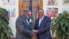 Le président kényan et président en exercice de l'EAC, Uhuru Kenyatta, salue le président de la RDC, Félix Tshisekedi au State House, Nairobi, Kenya, le 6 février 2019. (Twitter/Uhuru Kenyatta)