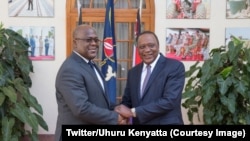 Président Félix Tshisekedi ya RDC, na loboko ya mwasi, apesi mbote na moninga wa ye président Uhuru Kenyatta ya Kenya, na mobembo na ye na Nairobi, 6 février 2019. (Twitter/Uhuru Kenyatta)