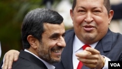 El presidente iraní Mahmoud Ahmadinejad y el de Venezuela, Hugo Chávez.