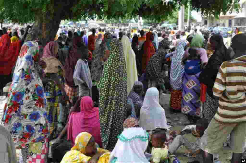 Al&#39;umar jahar Borno wadanda suka samu kawunansu, a cikin hakin ha&#39;ula&#39;i a sanadiyyar rikicin Boko Haram. Wadannan wasu da ga cikin wadan da suka bar gidajensu ne a wata makarantar sakandire da aka ware don taimaka musu. 3 ga Satumba na shekara 2014. &nbsp;