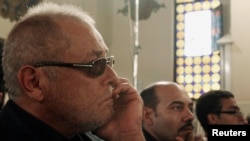 L'acteur egyptien Mahmoud Abdel Aziz lors d'un enterrement au Caire, le 28 juillet 2008.