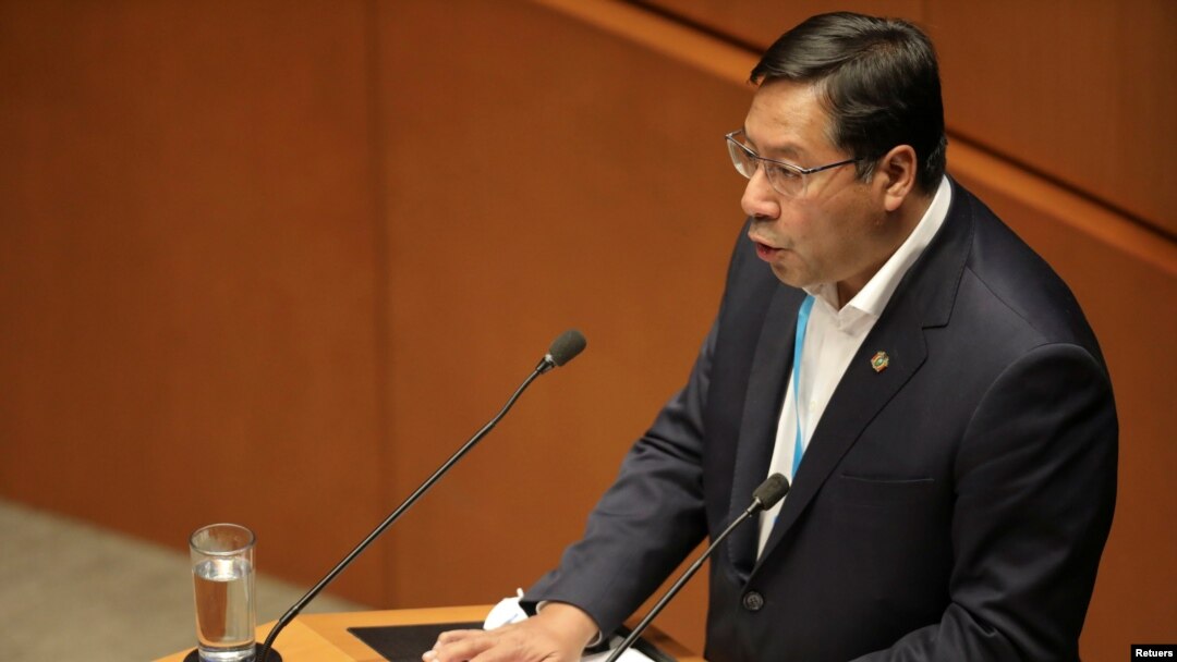 El presidente de Bolivia, Luis Arce, pronuncia un discurso durante su visita al edificio del Senado de México en Ciudad de México, el 24 de marzo de 2021.