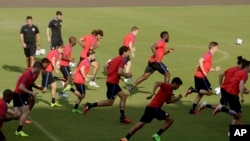 L'équipe américaine à l'entraînement plus tôt cette année. (AP Photo/Arnulfo Franco)