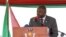 Le président burundais Pierre Nkurunziza s'exprime après la signature d'une nouvelle constitution adoptée par référendum à Bugendana, au Burundi, le 7 juin 2018. 