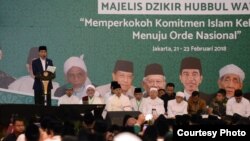 Presiden Joko Widodo berbicara dalam Dzikir Kebangsaan dan Peresmian Pembukaan Rapat Kerja Nasional I Majelis Dzikir Hubbul Wathon di Asrama Haji Pondok Gede Jakarta, Rabu 21 Februari 2018. (Foto courtesy: Biro Pers Istana)