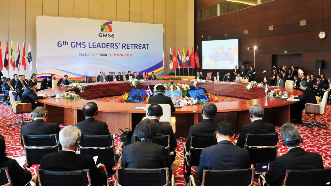Konferensi para pemimpin 6 negara anggota Komisi Sungai Mekong (MRC): China, Myanmar, Thailand, Laos, Kamboja dan Vietnam di in Hanoi, Vietnam. 