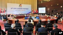 Konferensi para pemimpin 6 negara anggota Komisi Sungai Mekong (MRC): China, Myanmar, Thailand, Laos, Kamboja dan Vietnam di in Hanoi, Vietnam. 