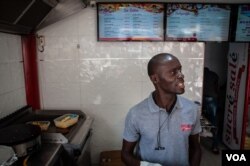 Sadio Mane cooks crepes at Sucre Sale in Dakar, Senegal, Jan. 29, 2020. (Annika Hammerschlag/VOA