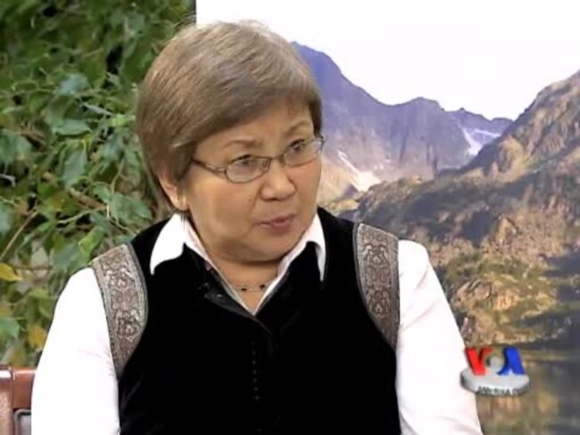 Roza Otunbayeva bilan suhbat, Amerika Ovozi/Roza Otunbayeva talks to VOA