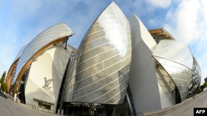 Gehry's Louis Vuitton Art Museum Sails Onto Paris Skyline
