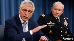 El secretario de Defensa, Chuck Hagel (izquierda) en conferencia de prensa conjunta con el jefe del Estado Mayor Conjunto, general Martin Dempsey.