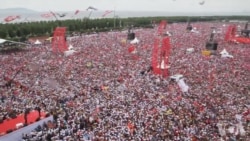 Muharrem Înce li Stenbolê Mîtîngeke Girseyî Dar Xist