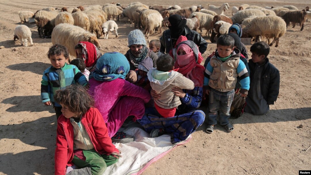 Warga sipil Suriah menghindari pertempuran di Raqqa (foto: dok).