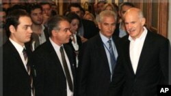 <span class="short_text" id="result_box" lang="zh-TW"><span title="部分山区的输电线路被焚，抢修工作星期天已开始（美国之音国符拍摄）">部分山區的輸電線路被焚，搶修工作星期天已開始（美國之音國符拍攝）</span></span>