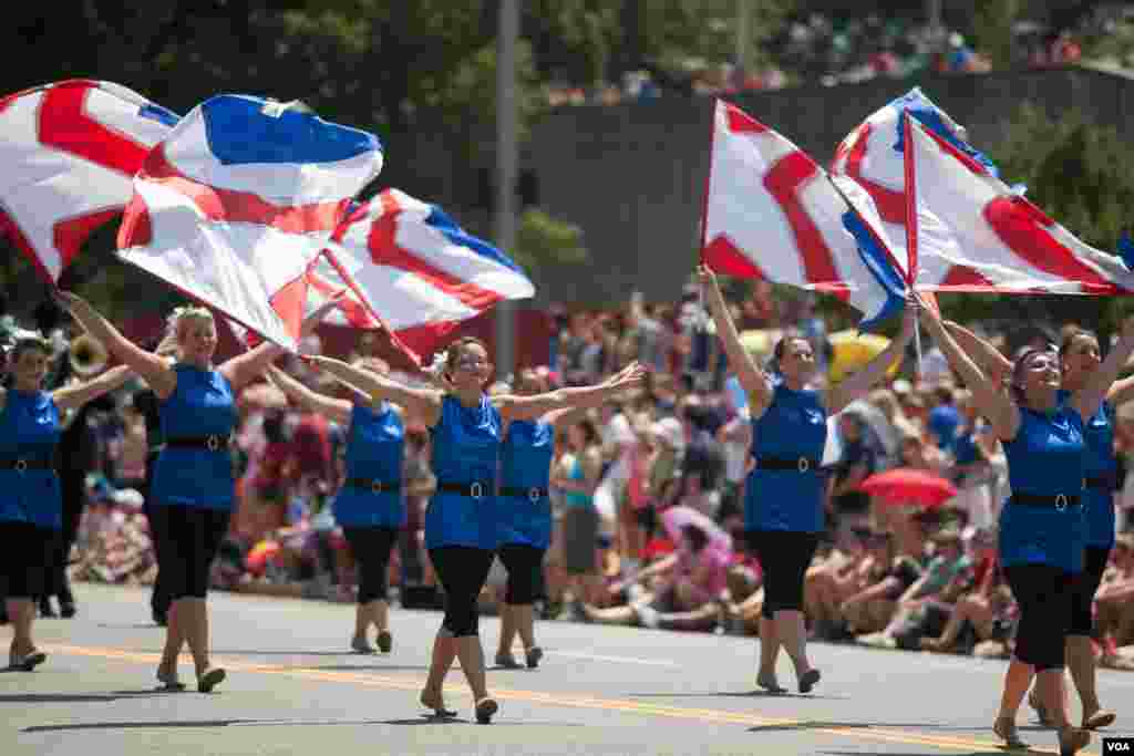 The annual Independence Day Parade marches down Constitution Avenue. (Alison Klein/VOA)