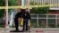 La police dans un quartier de Fresno, Californie, après une fusillade, le 18 avril 2017.