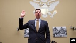 Direktur Biro Penyelidik Federal (FBI), James Comey memberikan kesaksian di depan Komisi Kongres AS, Kamis (7/7).