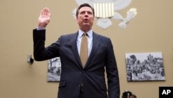 El director del FBI, James Comey, ha dicho que no es cierto que el presidente Obama haya ordenado pinchar los teléfonos de Trump. 