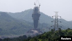 "Statue of Unity" atau Patung Persatuan India yang menggambarkan tokoh Sardar Vallabhbhai Patel di Gujarat, India.