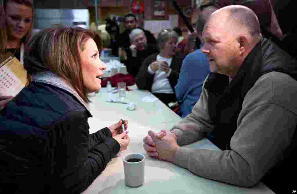 Candidate Michele Bachmann meets with patrons at the Nodaway Diner in Greenfield, Iowa. (AP)