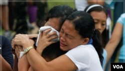 El dolor de los sobrevivientes que han permitido familiares durante el tifón Washi, en la ciudad filipina de Iligan.