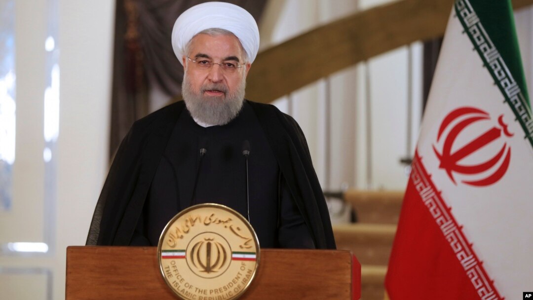Presiden Iran Hassan Rouhani memberikan pernyataan di Teheran, hari Jumat (13/10). 