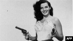 Jane Russell 'Solukbenizli' filminde Calamity Jane rolünde