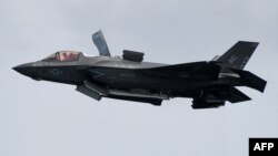 ARCHIVO: Un avión caza F-35B Lightning II en una foto de 2022.