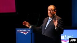 លោក Mike Huckabee ថ្លែង​នៅខណៈ​លោក​ត្រូវ​បាន​តែង​តាំង​ជា​ផ្លូវ​ការ​ជា​បេក្ខជន​ប្រធានាធិបតី​សម្រាប់​ការ​បោះឆ្នោត​ឆ្នាំ២០១៦ នៅ​ទីក្រុង​ Hope រដ្ឋ Arkansas កាល​ពីថ្ងៃទី​៥ ខែឧសភា ឆ្នាំ២០១៥។