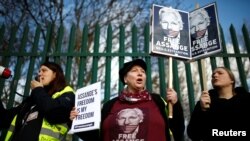 A pesar de las acusaciones de espionaje y el pedido de extradición por EE.UU., muchas personas en el mundo junto a grupos de derechos humanos piden la liberación de cargos contra Julian Assange.
