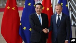 China's Premier Li Keqiang, left, shakes hands with European Council President Donald Tusk during an EU-China summit at the European Council headquarters in Brussels, Belgium, April 9, 2019.