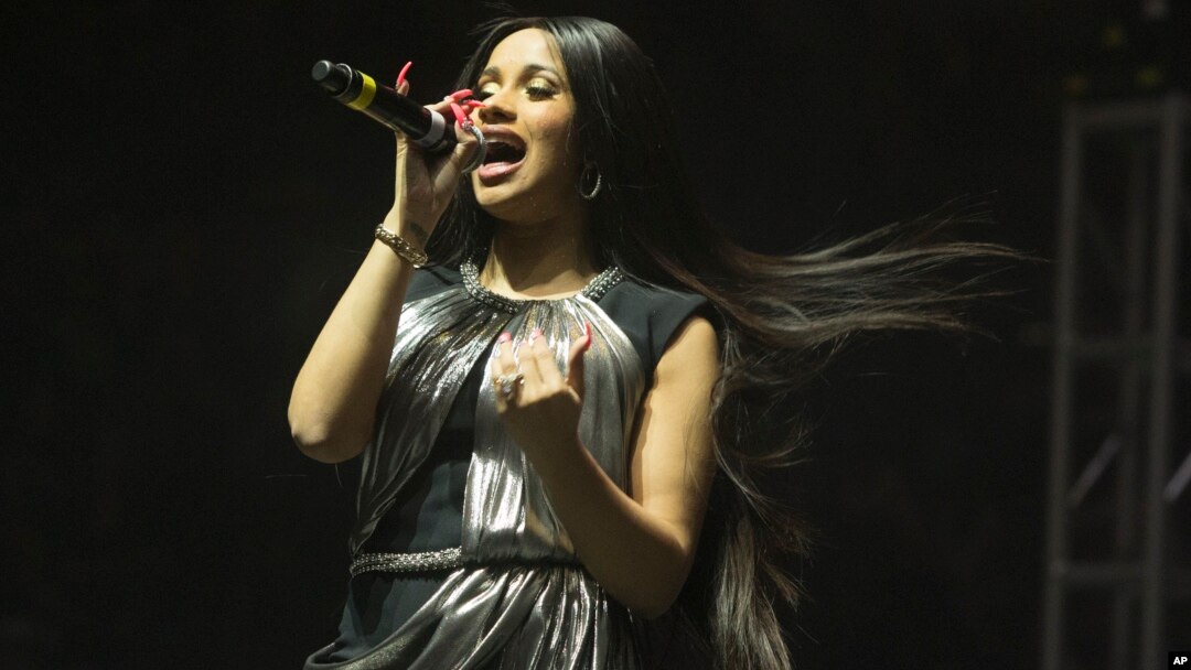 Cardi B tampil di konser di Power 99 Powerhouse, the Wells Fargo Center, 27 Oktober 2017, di Philadelphia. 