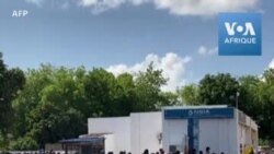 Des pro et anti-IBK se rassemblent devant l'hôtel de Bamako où les dirigeants africains se rencontrent