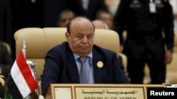 Presiden Yaman Abdu Rabbu Mansour Hadi saat menghadiri KTT Negara-negara Arab dan Amerika Selatan di Riyadh, Arab Saudi (11/11). 