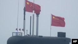 资料照片：中国新型094型“晋级”战略核潜艇“长征10号”参加中国海军建军70周年海上阅兵式。(2019年4月23日)