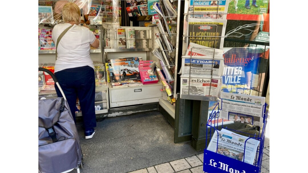 A newspaper kiosk is seen in Paris, June 20, 2021, with the France's regional elections topping the news. (Lisa Bryant/VOA)