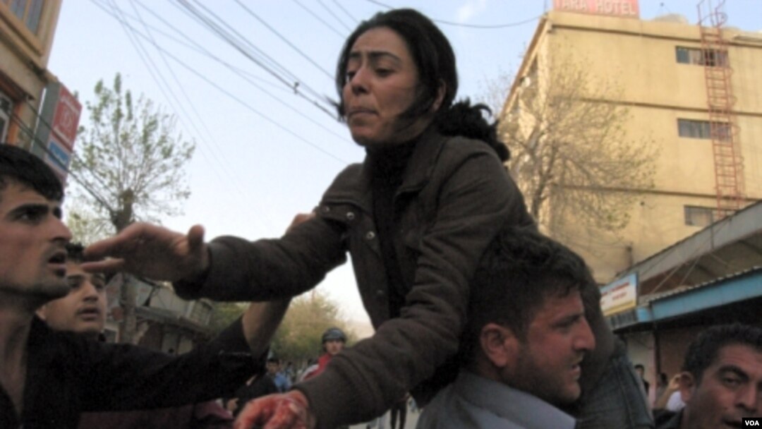 Demonstran di Sulaimaniyah turun ke jalan, Minggu (17/4).