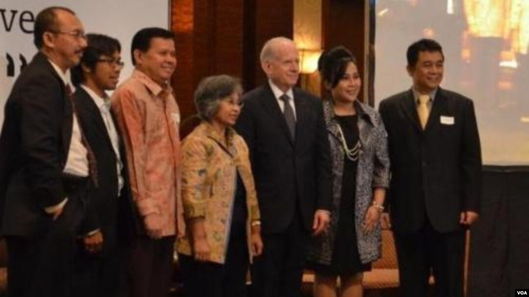 Para pembicara seminar Pendidikan Internasional yang diadakan IIE di Hotel JW Marriot, Selasa pagi (14/2) di Jakarta.