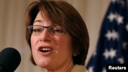 Thượng nghị sĩ Amy Klobuchar của bang Minnesota.