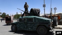 Patrouille des forces de sécurité afghanes à Ghazni, Afghanistan, 14 août 2018.